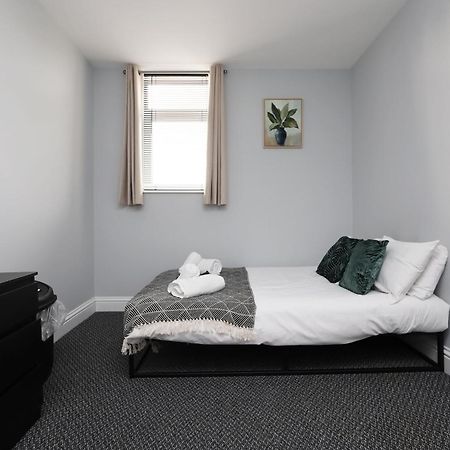 En-Suite Double Rooms, Smart Tv Comfy Style Llanelli Exterior foto