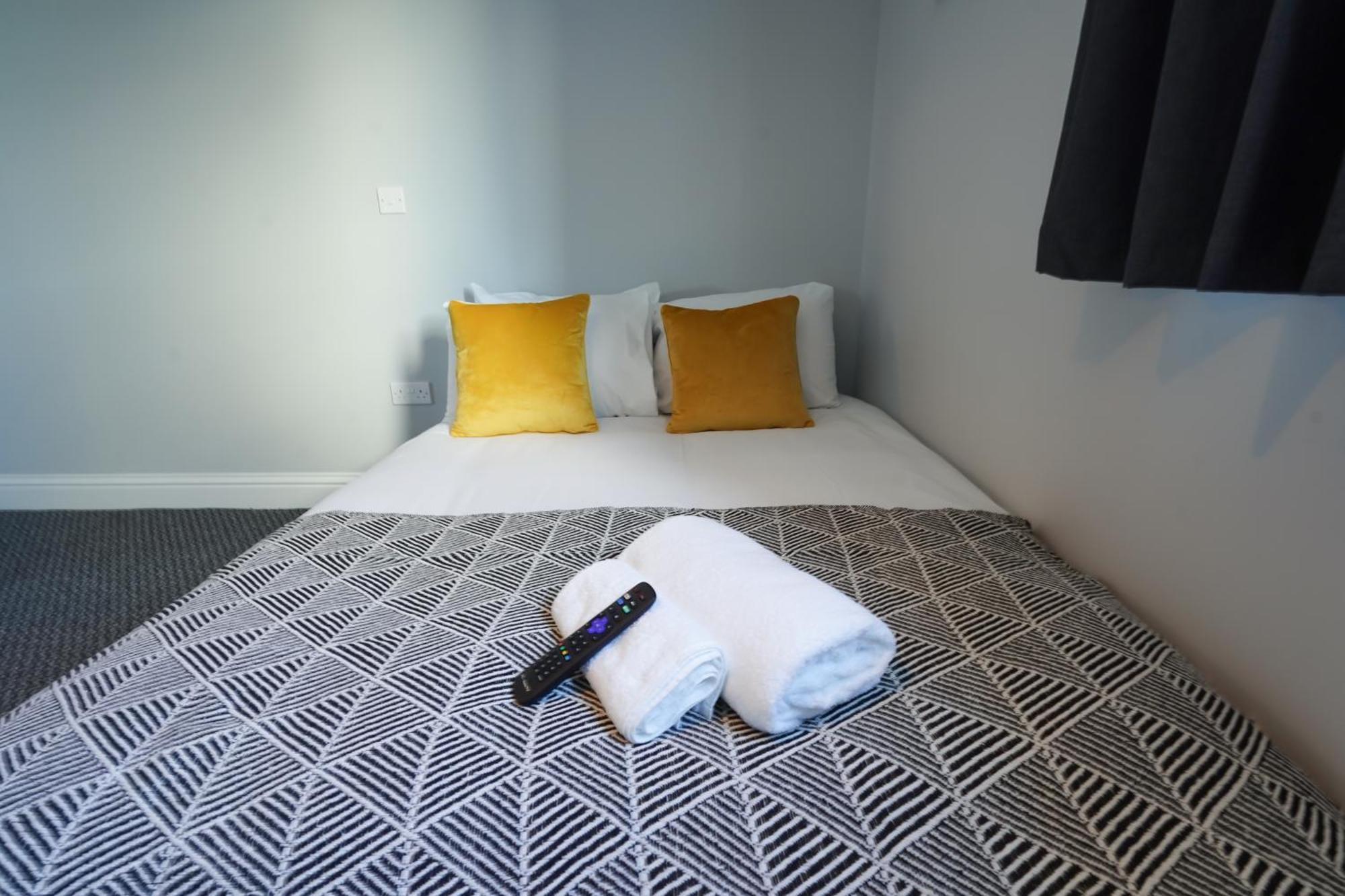 En-Suite Double Rooms, Smart Tv Comfy Style Llanelli Exterior foto