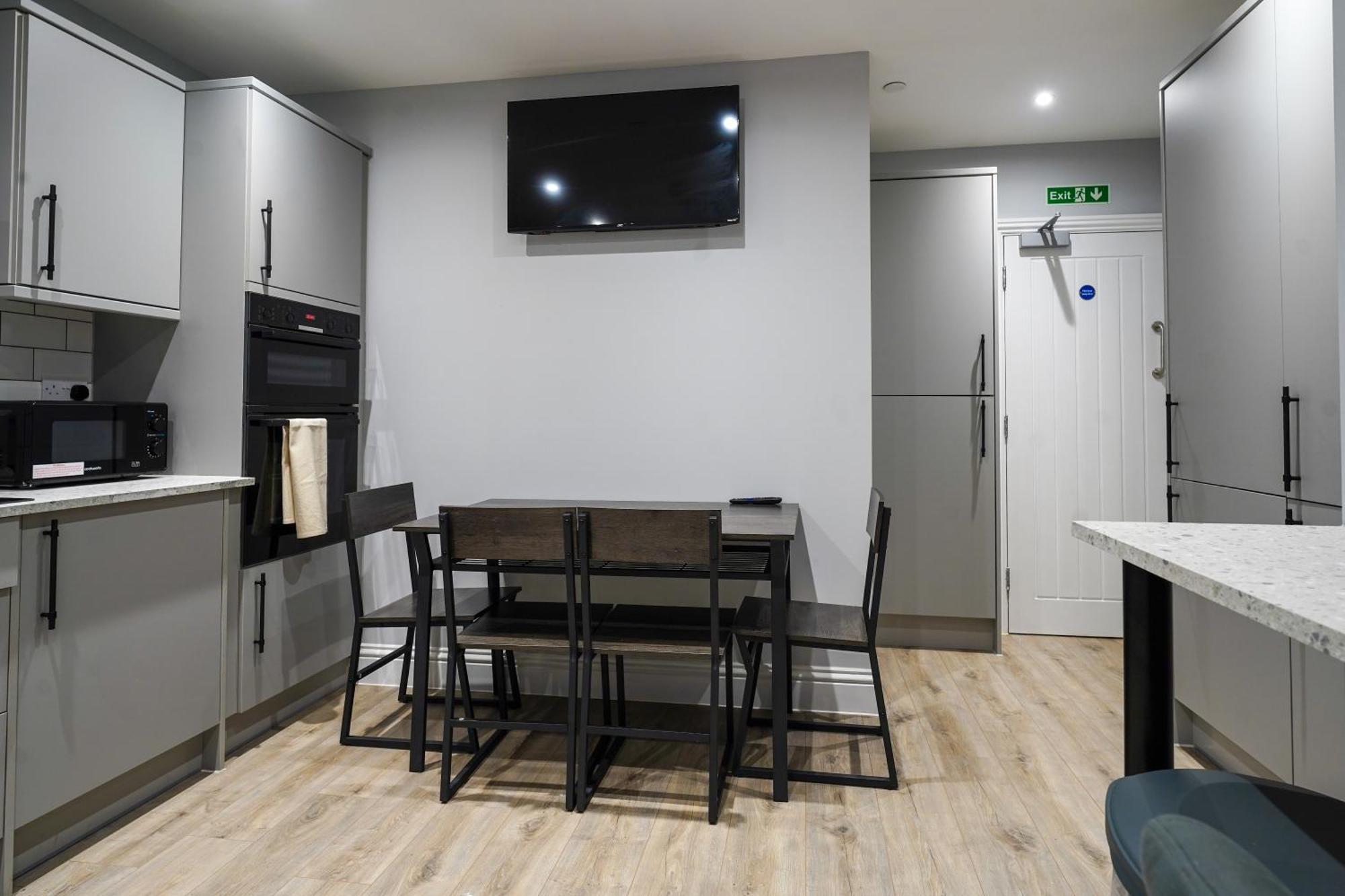 En-Suite Double Rooms, Smart Tv Comfy Style Llanelli Exterior foto