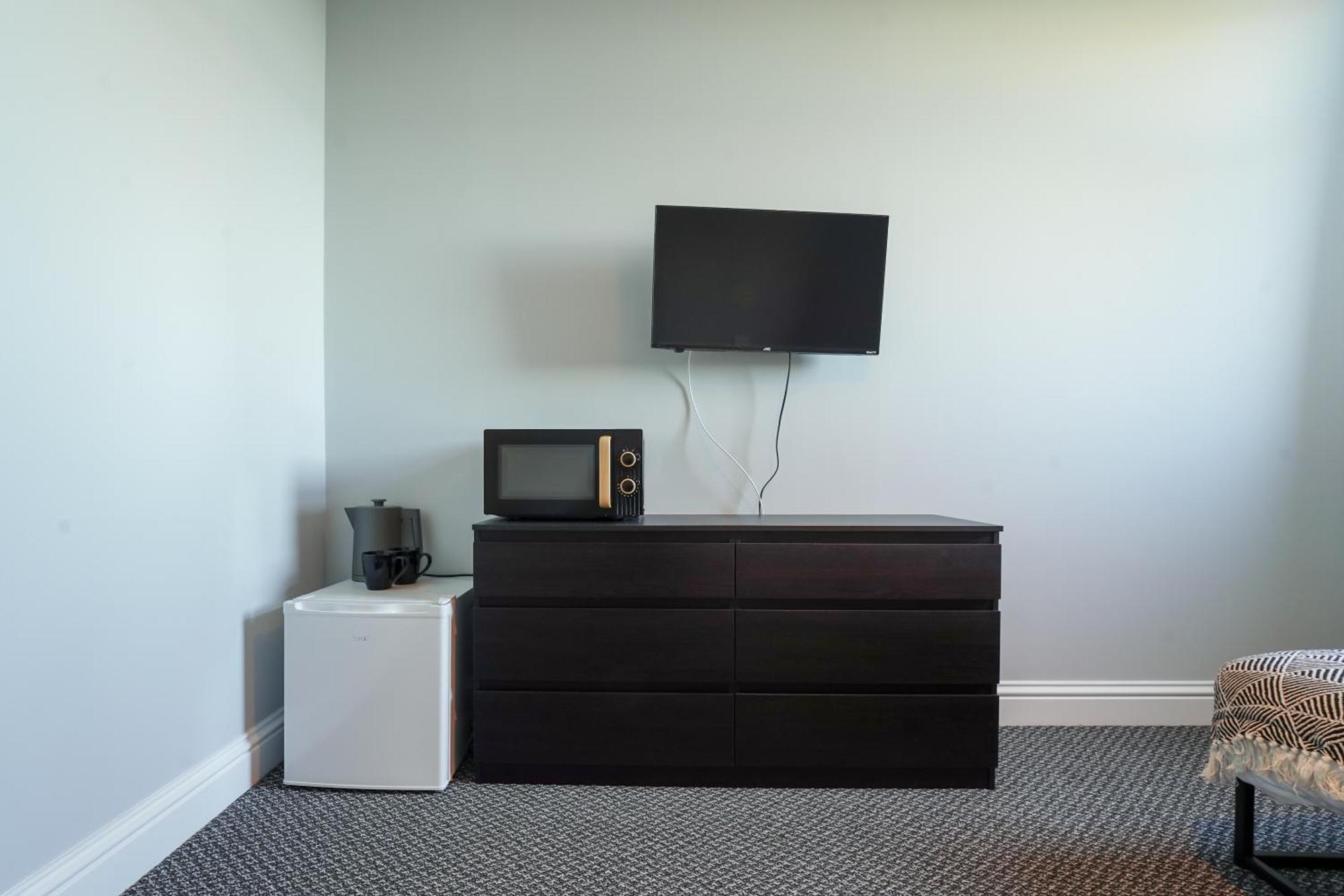 En-Suite Double Rooms, Smart Tv Comfy Style Llanelli Exterior foto