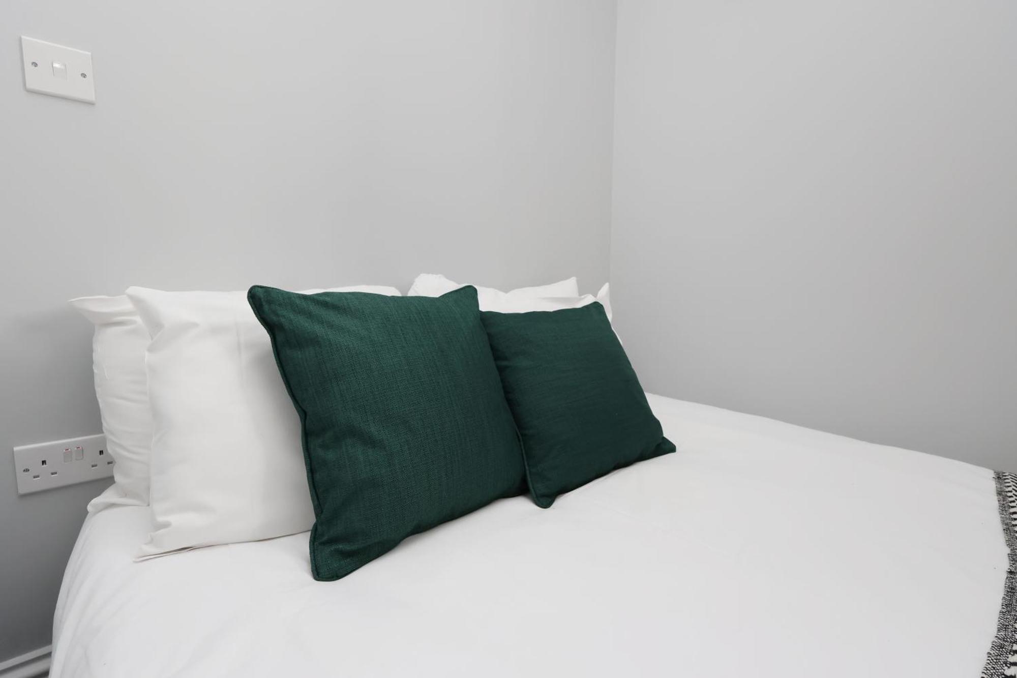 En-Suite Double Rooms, Smart Tv Comfy Style Llanelli Exterior foto