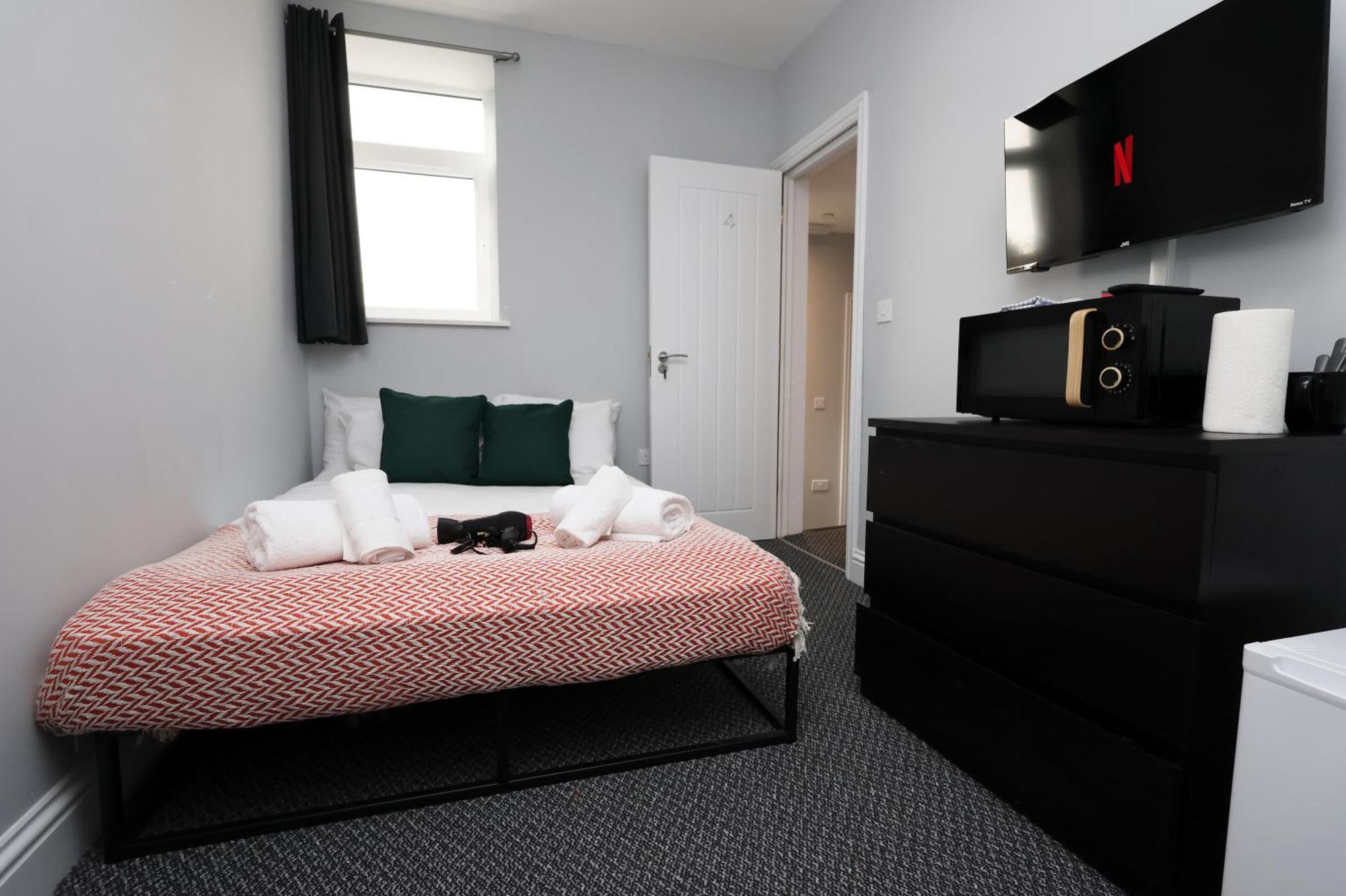En-Suite Double Rooms, Smart Tv Comfy Style Llanelli Exterior foto