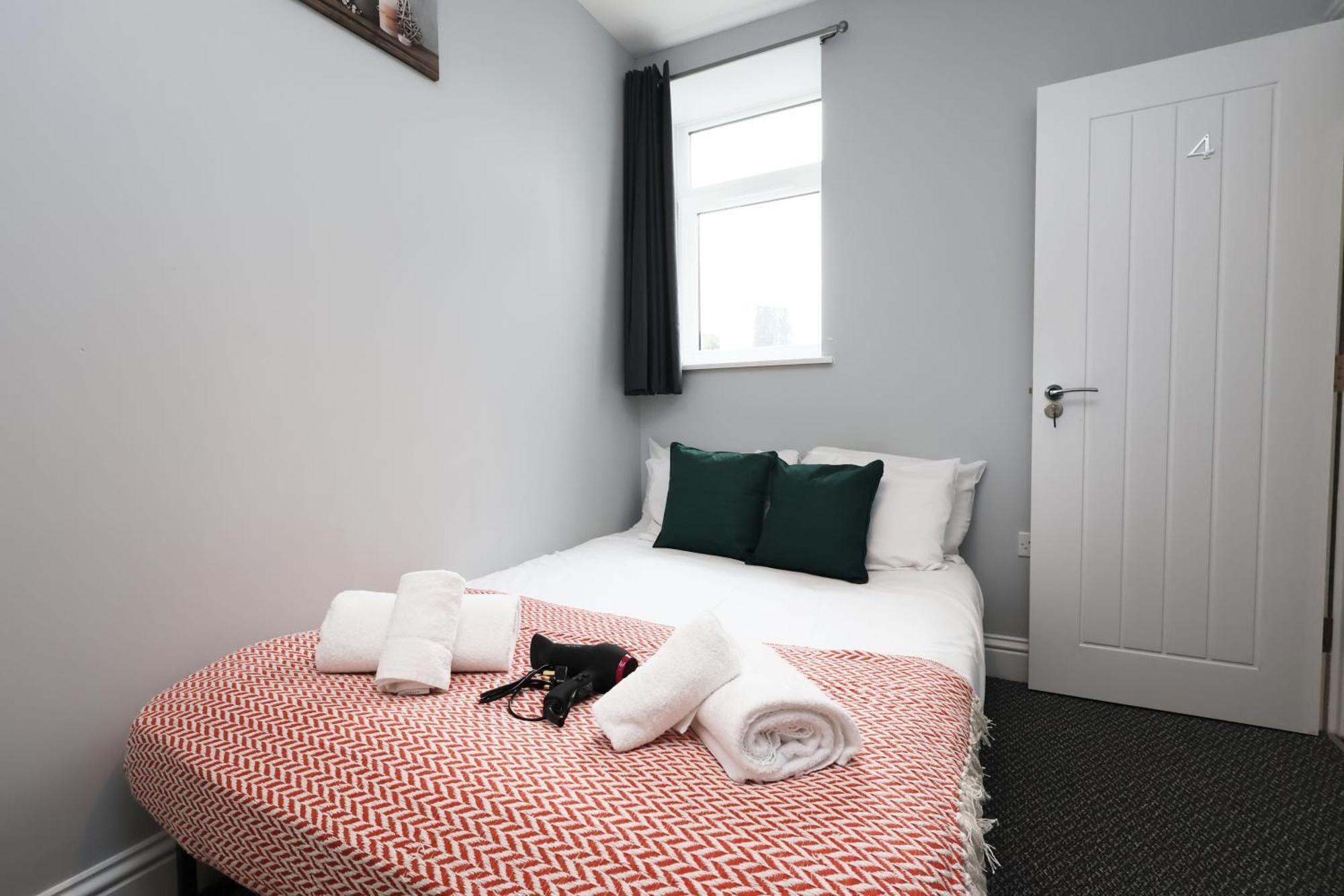 En-Suite Double Rooms, Smart Tv Comfy Style Llanelli Exterior foto