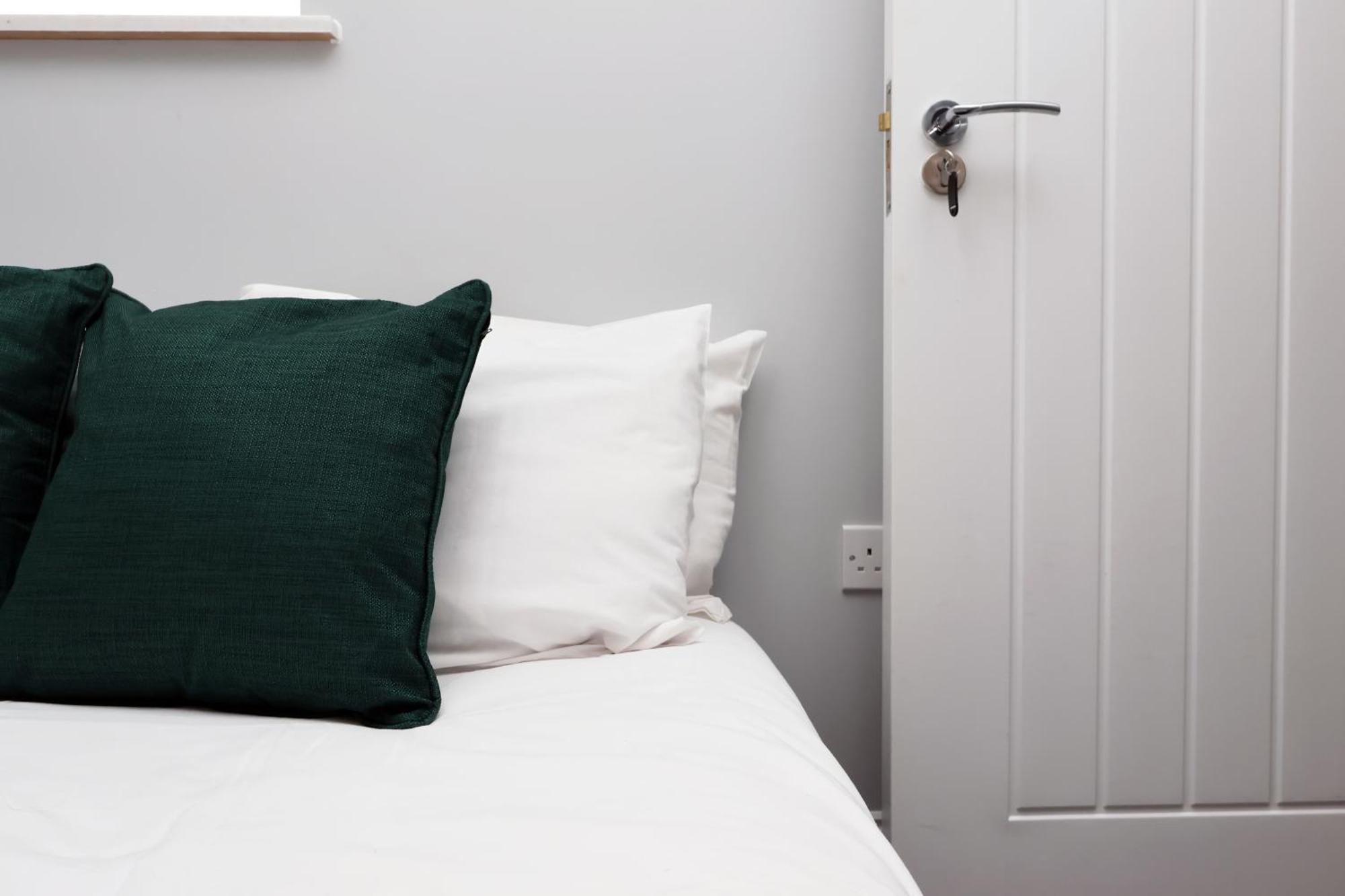En-Suite Double Rooms, Smart Tv Comfy Style Llanelli Exterior foto