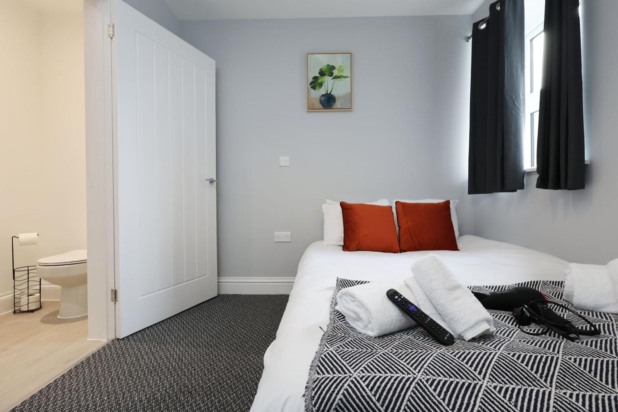 En-Suite Double Rooms, Smart Tv Comfy Style Llanelli Exterior foto