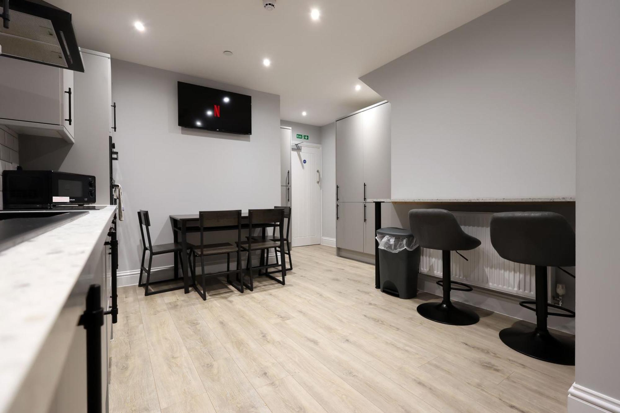 En-Suite Double Rooms, Smart Tv Comfy Style Llanelli Exterior foto
