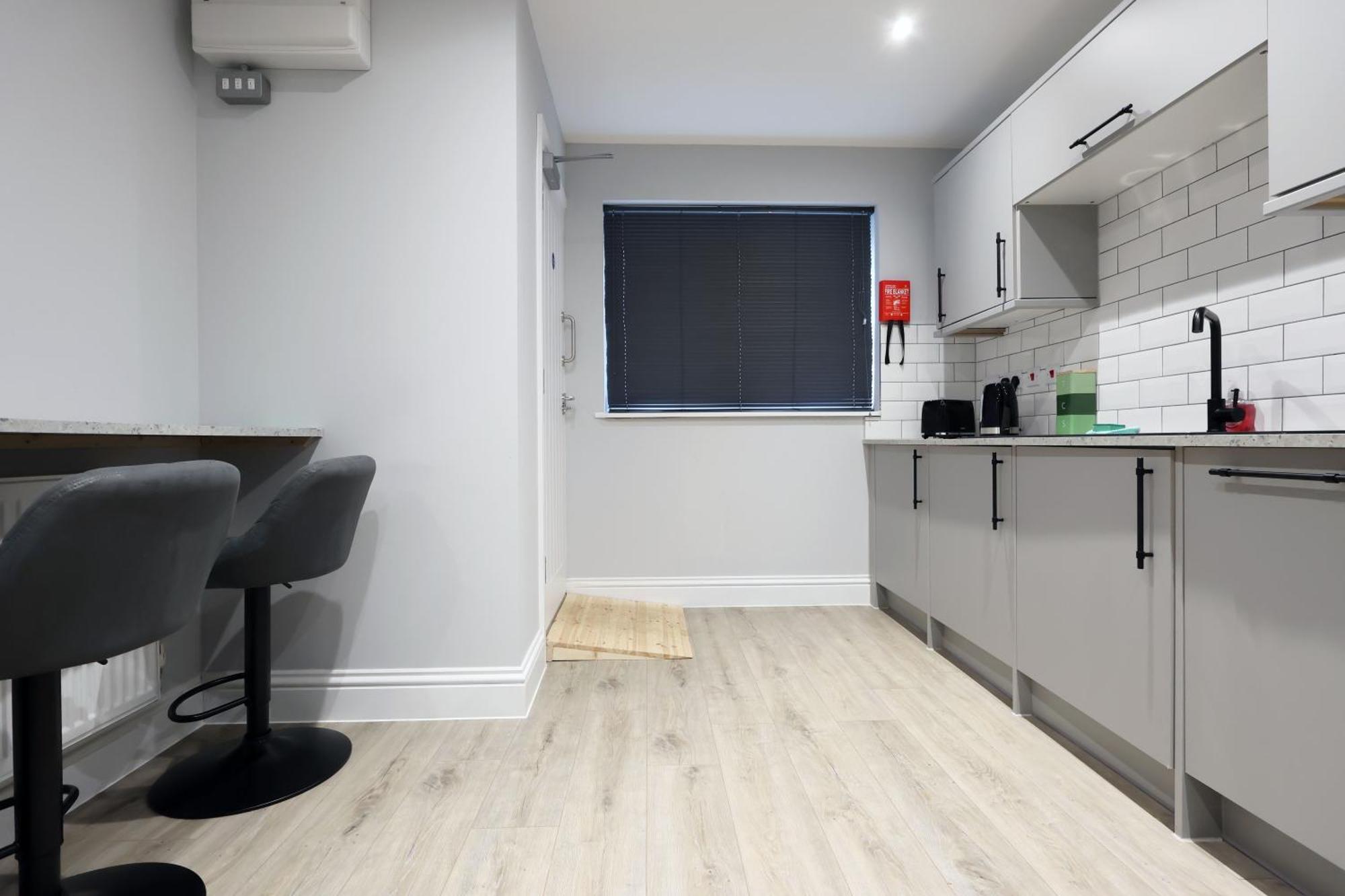 En-Suite Double Rooms, Smart Tv Comfy Style Llanelli Exterior foto