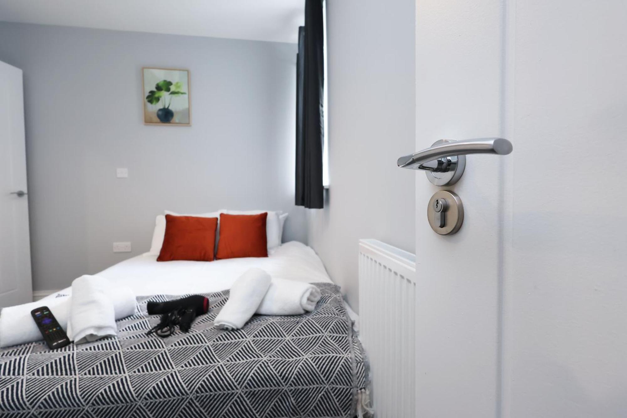 En-Suite Double Rooms, Smart Tv Comfy Style Llanelli Exterior foto