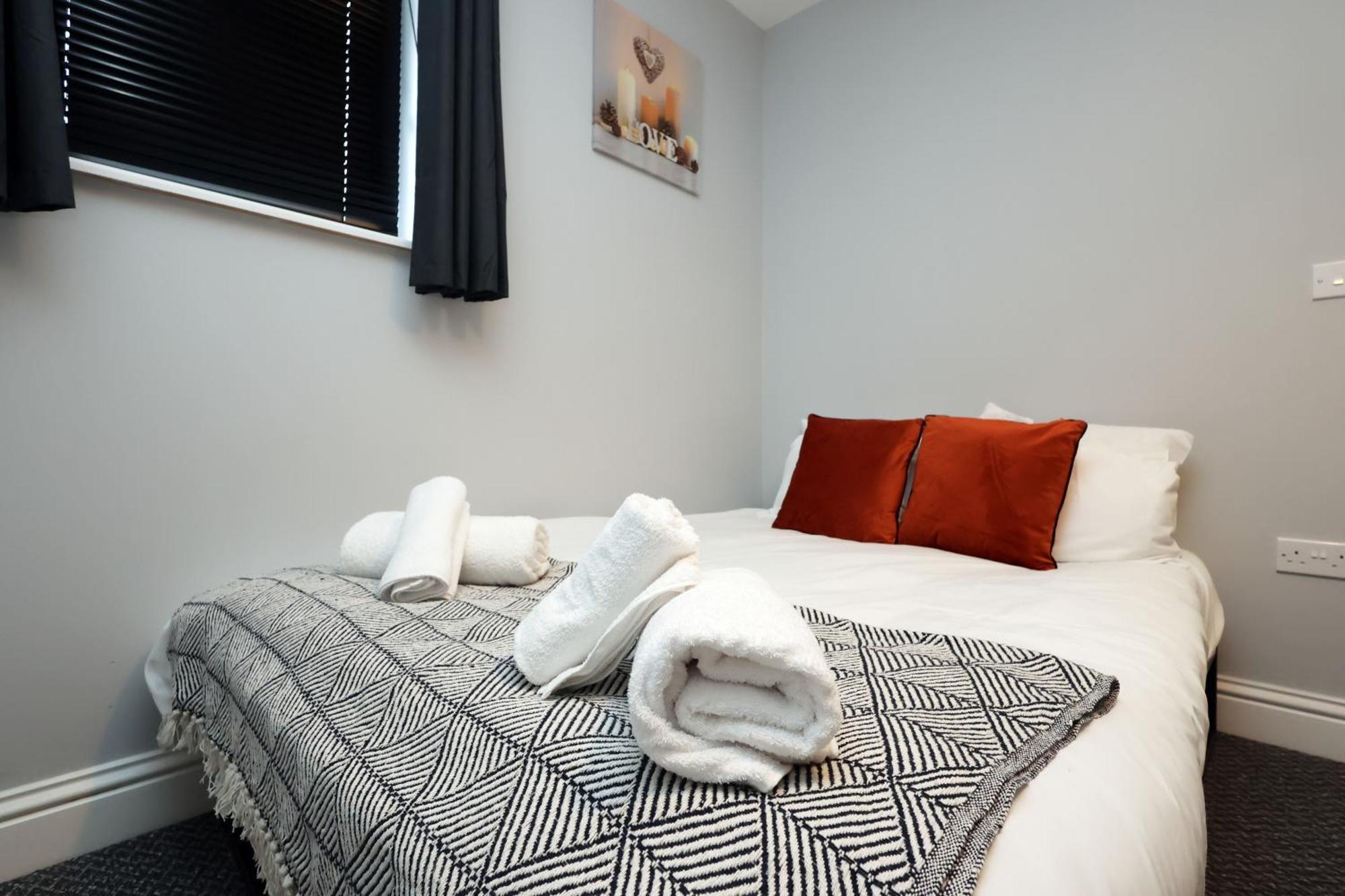 En-Suite Double Rooms, Smart Tv Comfy Style Llanelli Exterior foto
