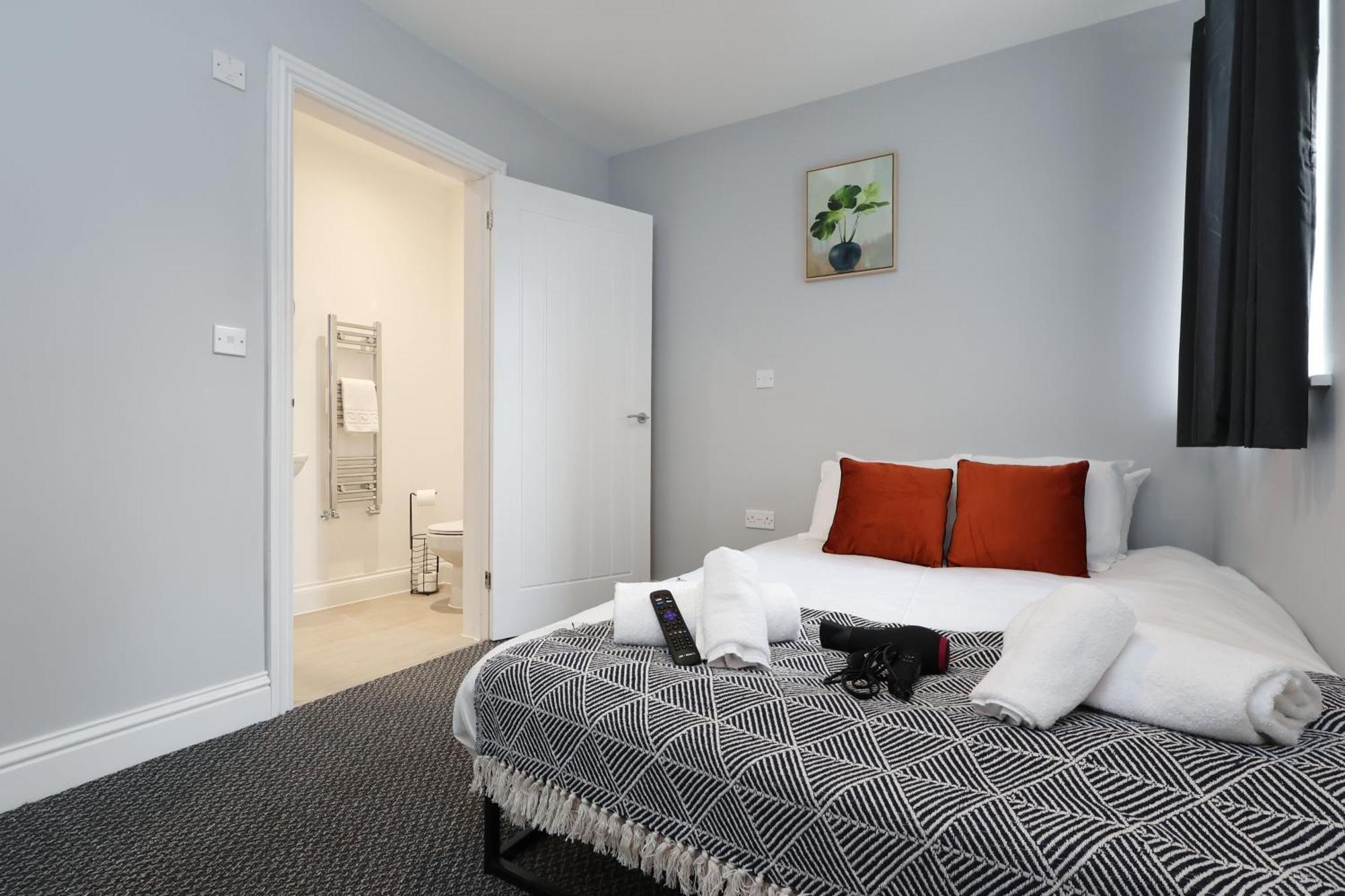 En-Suite Double Rooms, Smart Tv Comfy Style Llanelli Exterior foto