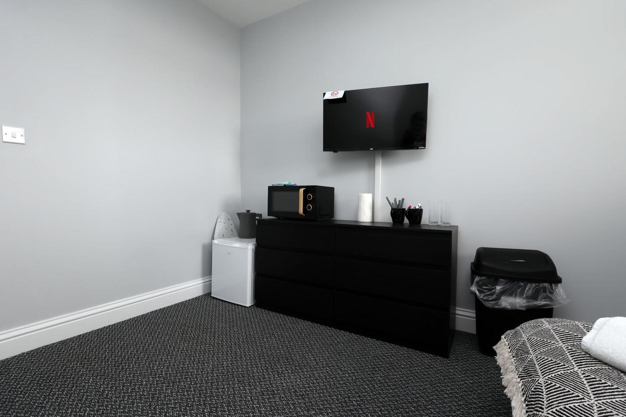 En-Suite Double Rooms, Smart Tv Comfy Style Llanelli Exterior foto