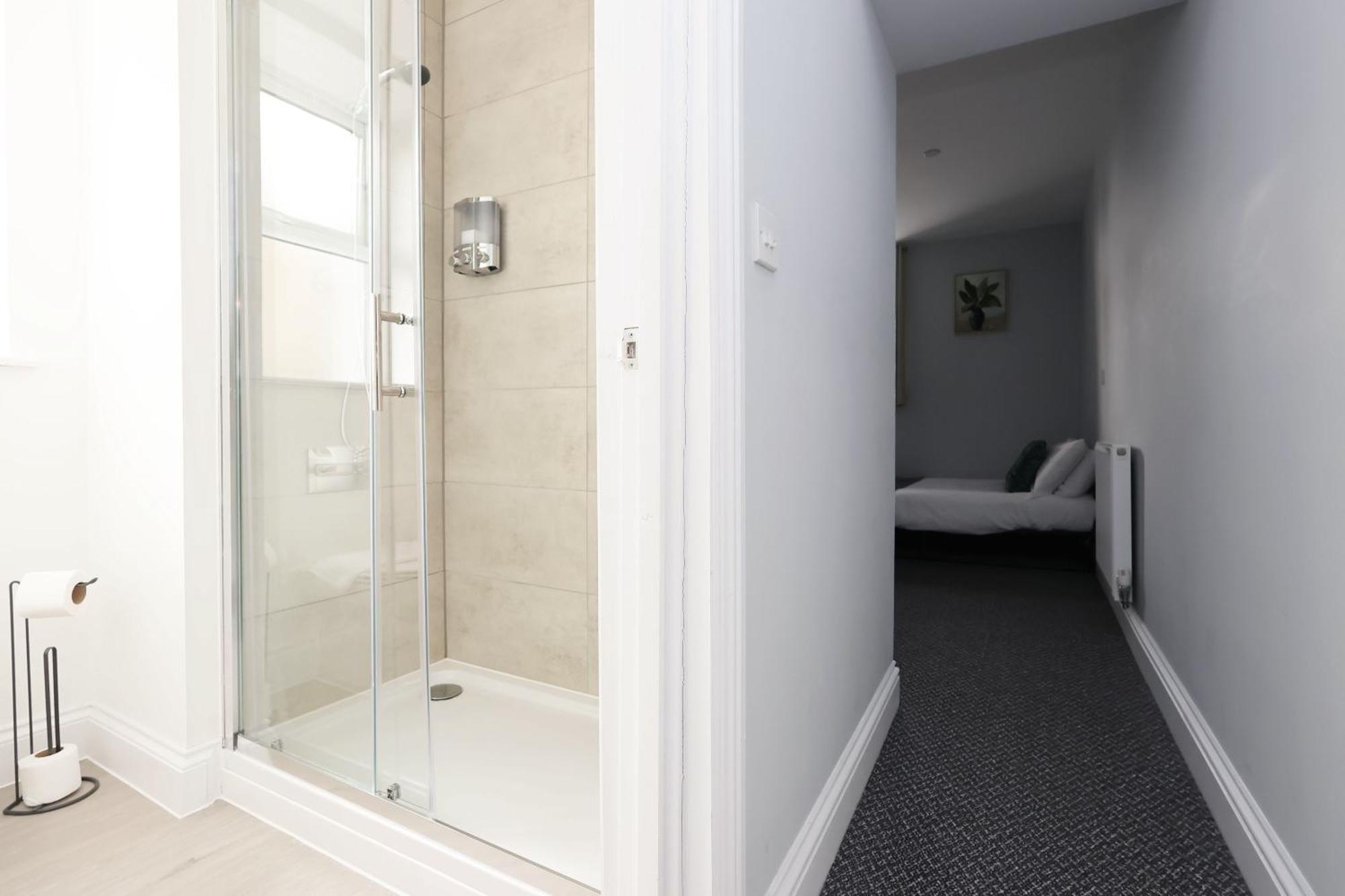 En-Suite Double Rooms, Smart Tv Comfy Style Llanelli Exterior foto