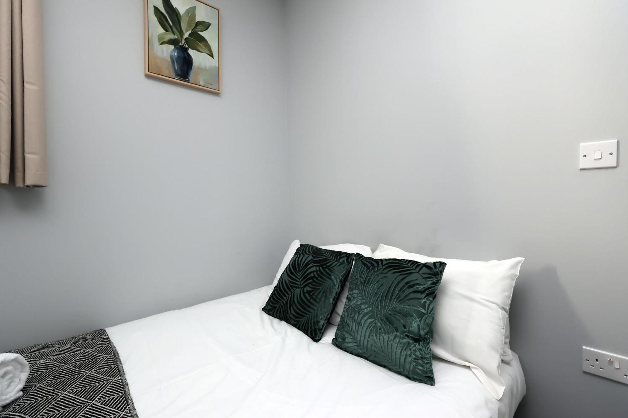 En-Suite Double Rooms, Smart Tv Comfy Style Llanelli Exterior foto